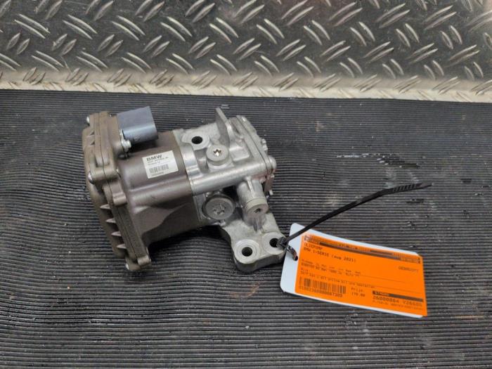 Gebruikte Oliepomp BMW 1 serie (F40) 118i 1.5 TwinPower 12V Prijs € 183,75 Margeregeling aangeboden door Autodemontagebedrijf van Boxtel