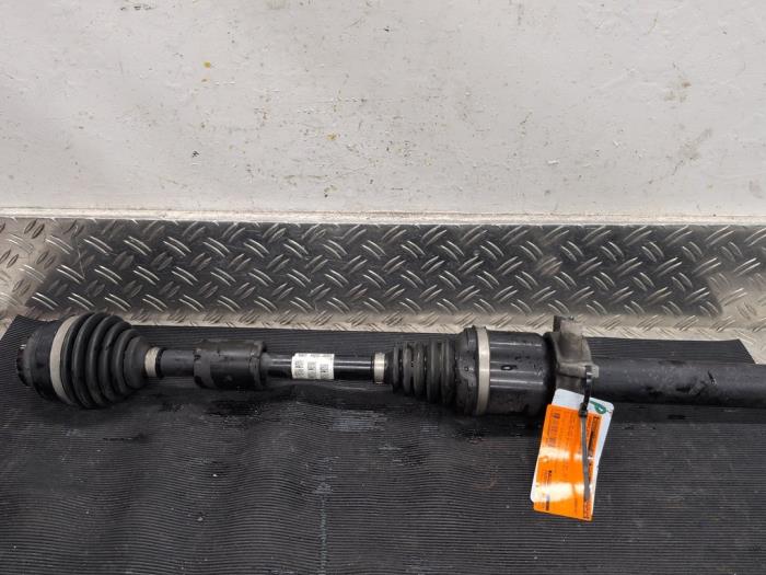 Gebruikte Steekas rechts-voor BMW 1 serie (F40) 118i 1.5 TwinPower 12V Prijs € 262,50 Margeregeling aangeboden door Autodemontagebedrijf van Boxtel