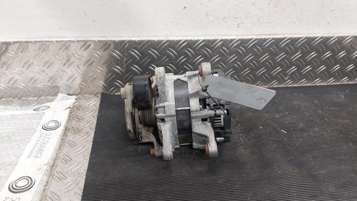 Gebruikte Dynamo Mercedes A Limousine (177.1) 1.3 A-200 Turbo Prijs € 147,00 Margeregeling aangeboden door Autodemontagebedrijf van Boxtel