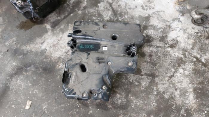 Gebruikte Tank adblue Volkswagen Transporter T6 2.0 TDI Prijs € 157,50 Margeregeling aangeboden door Autodemontagebedrijf van Boxtel