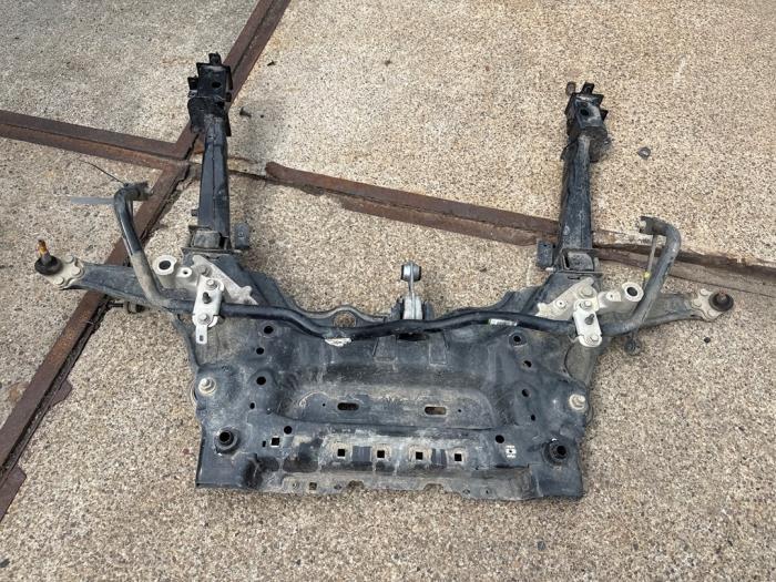 Gebruikte Subframe Renault Megane IV Estate (RFBK) 1.6 E-Tech 160 Prijs € 105,00 Margeregeling aangeboden door Autodemontagebedrijf van Boxtel