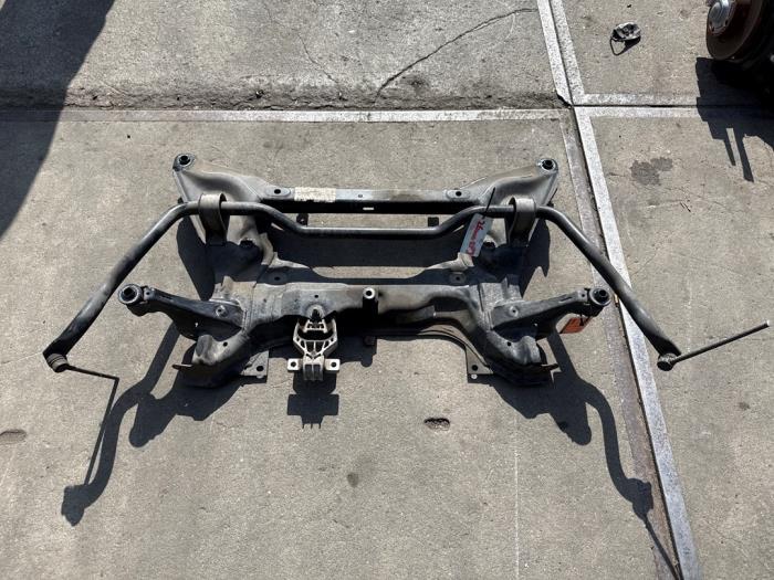 Gebruikte Subframe Mercedes Sprinter 3t (910.6) 214 CDI 2.1 D FWD Prijs € 315,00 Margeregeling aangeboden door Autodemontagebedrijf van Boxtel