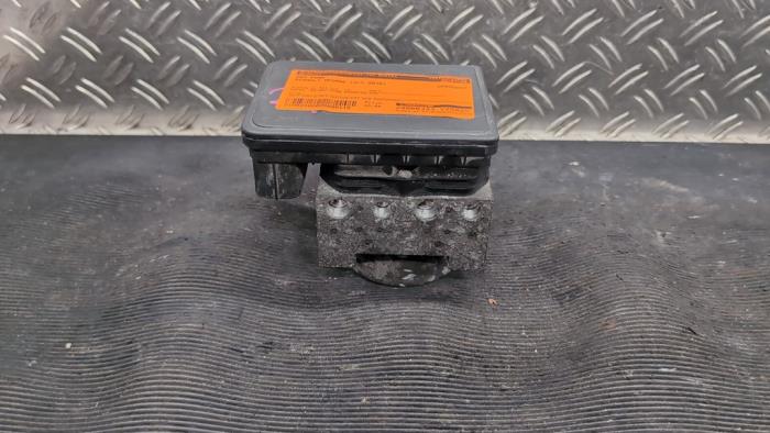Gebruikte ABS Pomp Renault Megane IV (RFBB) 1.2 Energy TCE 100 Prijs € 36,75 Margeregeling aangeboden door Autodemontagebedrijf van Boxtel