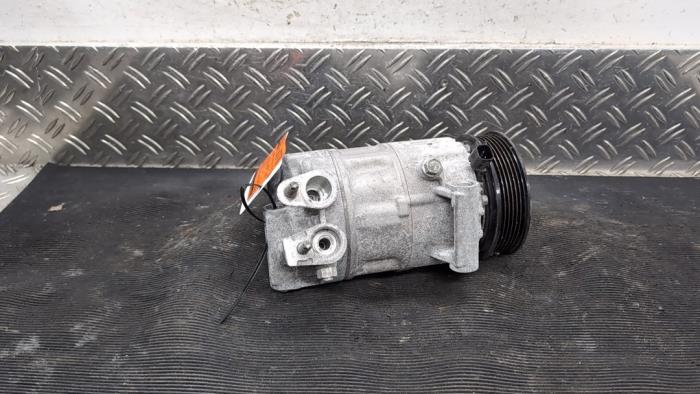 Gebruikte Aircopomp Ford Fiesta 7 1.0 EcoBoost 12V Prijs € 31,50 Margeregeling aangeboden door Autodemontagebedrijf van Boxtel