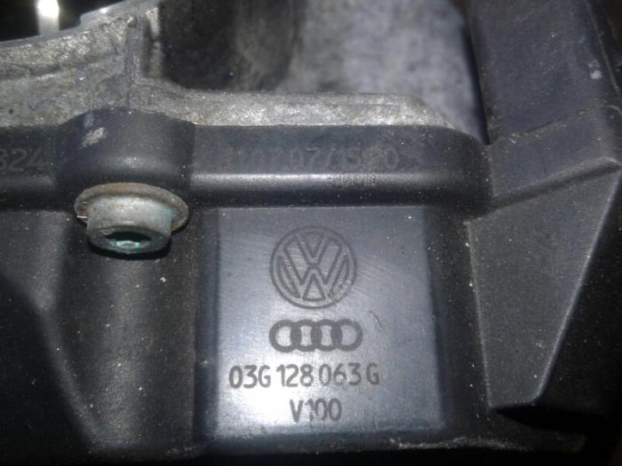 Gasklephuis van een Volkswagen Golf V (1K1) 1.9 TDI 2008