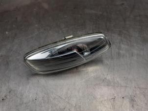 Gebruikte Knipperlicht spiegel rechts Peugeot 207/207+ (WA/WC/WM) 1.4 Prijs € 10,00 Margeregeling aangeboden door Akkie Stomphorst Autodemontage
