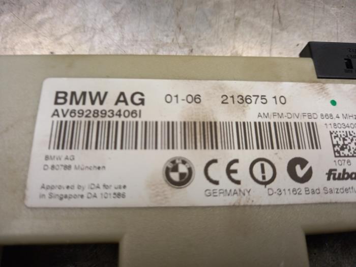 Antenne Versterker van een BMW 3 serie (E90) 318i 16V 2006