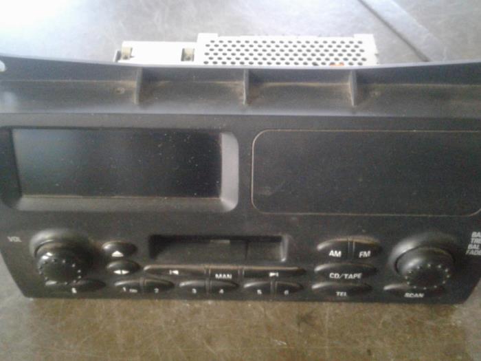 Radio/Cassette van een Rover 75 1.8 16V Classic 2001