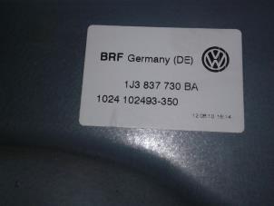 Gebruikte Ruitmechaniek 2Deurs rechts-voor Volkswagen Golf IV (1J1) 1.4 16V Prijs op aanvraag aangeboden door Akkie Stomphorst Autodemontage