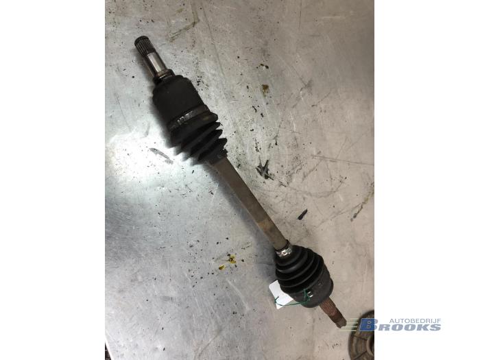 Gebruikte Aandrijfas links-voor Fiat Punto I (176) 60 S,SX 1.2 Fire SPI Prijs € 10,00 Margeregeling aangeboden door Autobedrijf Brooks