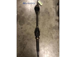 Gebruikte Aandrijfas rechts-voor Ford Transit 2.0 TDdi 16V Prijs € 55,00 Margeregeling aangeboden door Autobedrijf Brooks