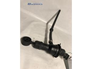 Gebruikte Koppeling Hoofd Cilinder Peugeot Boxer (U9) 2.2 HDi 120 Euro 4 Prijs € 15,00 Margeregeling aangeboden door Autobedrijf Brooks