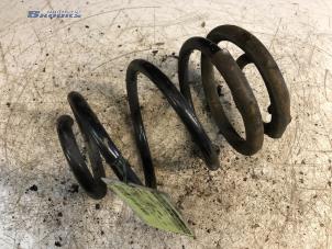 Gebruikte Veerschroef achter Renault Twingo II (CN) 1.2 16V GT TCE Prijs € 20,00 Margeregeling aangeboden door Autobedrijf Brooks