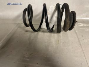 Gebruikte Veerschroef achter Renault Twingo II (CN) 1.2 16V GT TCE Prijs € 20,00 Margeregeling aangeboden door Autobedrijf Brooks