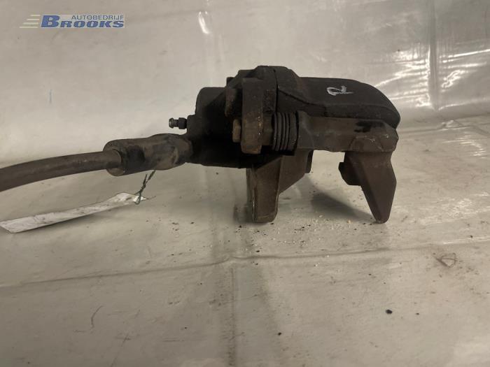 Remklauw (Tang) rechts-voor van een Renault Twingo II (CN) 1.2 16V GT TCE 2008