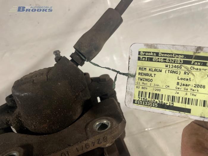 Remklauw (Tang) rechts-voor van een Renault Twingo II (CN) 1.2 16V GT TCE 2008