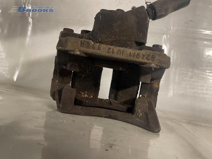 Remklauw (Tang) rechts-voor van een Renault Twingo II (CN) 1.2 16V GT TCE 2008