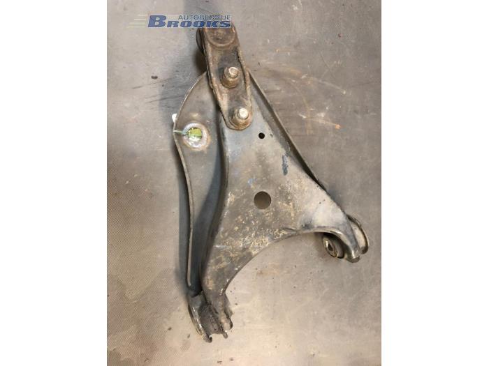 Draagarm onder rechts-voor van een Renault Twingo II (CN) 1.2 16V GT TCE 2008