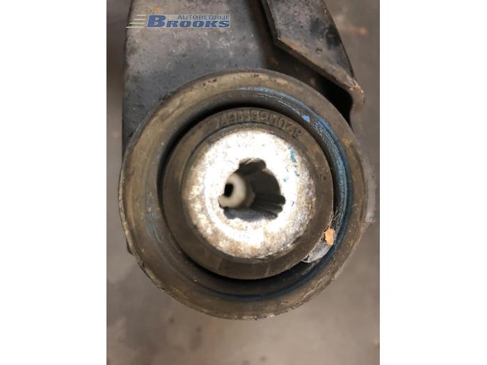 Draagarm onder rechts-voor van een Renault Twingo II (CN) 1.2 16V GT TCE 2008