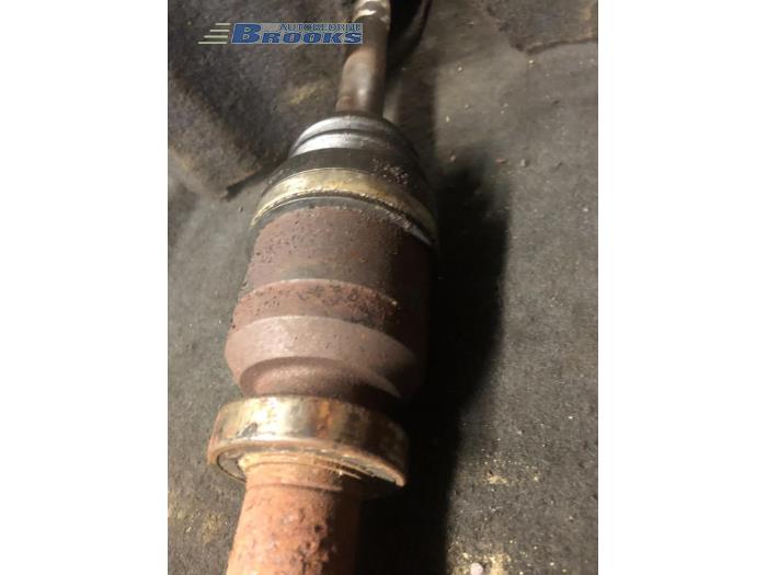 Aandrijfas rechts-voor van een Renault Twingo II (CN) 1.2 16V GT TCE 2008