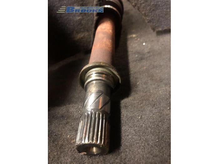 Aandrijfas rechts-voor van een Renault Twingo II (CN) 1.2 16V GT TCE 2008