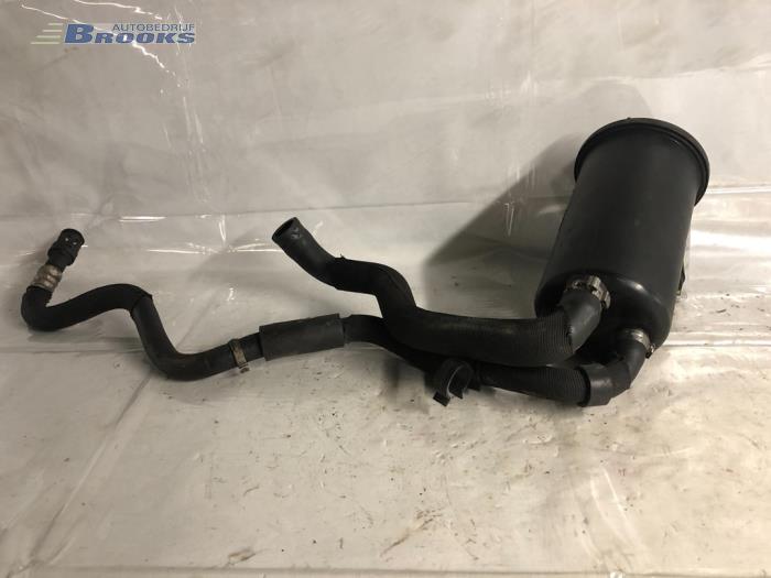Gebruikte Servo Oliereservoir BMW 5 serie (E60) 545i 32V Prijs € 32,00 Margeregeling aangeboden door Autobedrijf Brooks