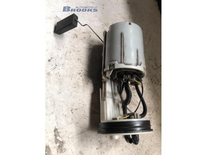 Gebruikte Tank element Pomp Volkswagen Passat (3B3) 1.9 TDI 130 Prijs € 15,00 Margeregeling aangeboden door Autobedrijf Brooks