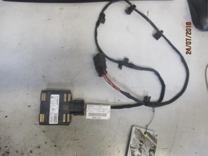 Gebruikte Cruise control sensor Volkswagen Passat Variant (3G5) 2.0 TDI 16V 150 Prijs € 200,00 Margeregeling aangeboden door Autobedrijf Brooks