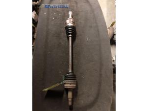 Gebruikte Steekas links-voor Peugeot 107 1.0 12V Prijs € 30,00 Margeregeling aangeboden door Autobedrijf Brooks