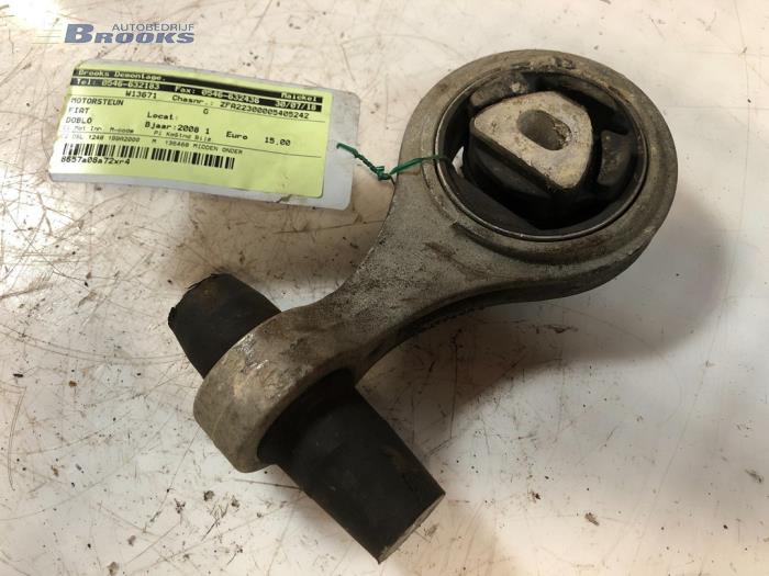 Gebruikte Motorrubber Fiat Doblo Cargo (223) 1.3 D 16V Multijet Prijs € 10,00 Margeregeling aangeboden door Autobedrijf Brooks