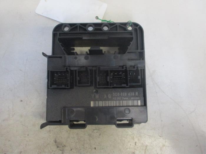 Gebruikte Computer Body Control Volkswagen Passat Variant (3C5) 2.0 TDI 16V 140 Prijs € 40,00 Margeregeling aangeboden door Autobedrijf Brooks