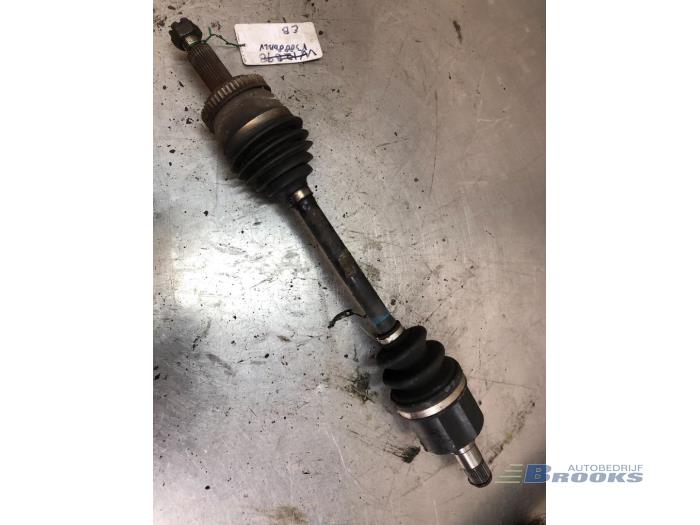 Gebruikte Aandrijfas links-voor Kia Sportage (JE) 2.0 CRDi 16V VGT 4x2 Prijs € 80,00 Margeregeling aangeboden door Autobedrijf Brooks