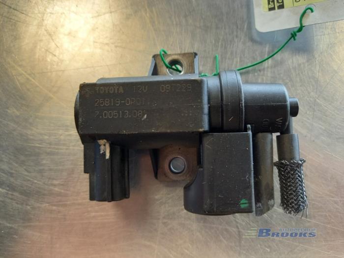 Gebruikte Overdrukklep Turbo Toyota Avensis (T27) 2.2 16V D-4D-F 180 Prijs € 20,00 Margeregeling aangeboden door Autobedrijf Brooks