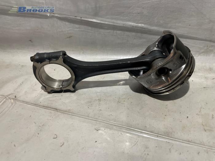 Gebruikte Zuiger Mercedes A (W169) 1.5 A-150 3-Drs. Prijs € 40,00 Margeregeling aangeboden door Autobedrijf Brooks
