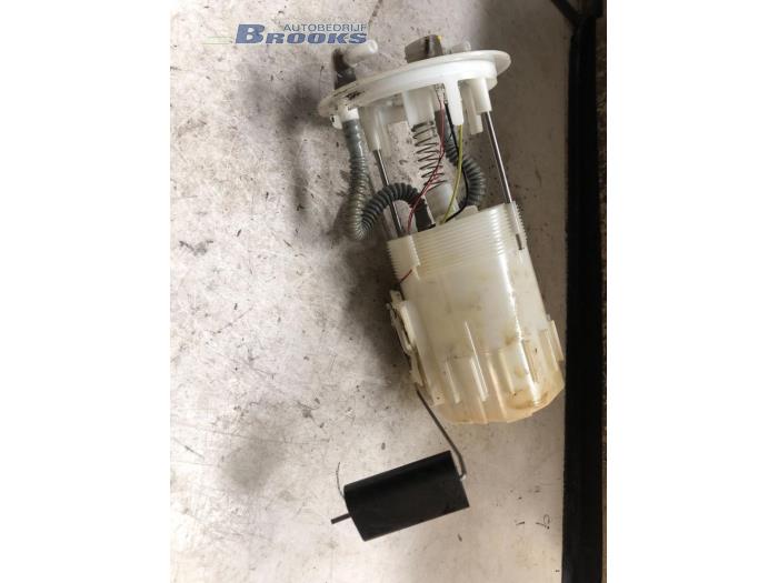 Gebruikte Tank element Pomp Dacia Dokker Express (8S) 1.5 dCi 75 Prijs € 100,00 Margeregeling aangeboden door Autobedrijf Brooks