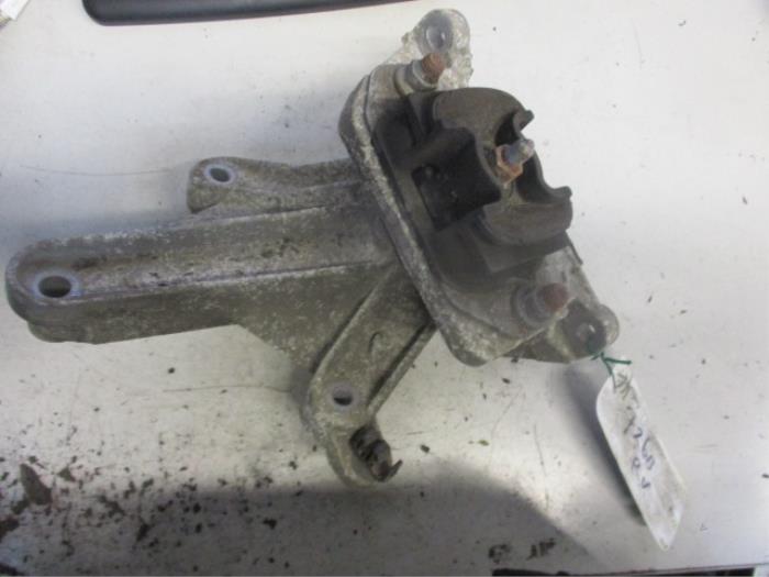 Gebruikte Versnellingsbak Steun Renault Kangoo Express (FW) 1.5 dCi 90 FAP Prijs € 35,00 Margeregeling aangeboden door Autobedrijf Brooks