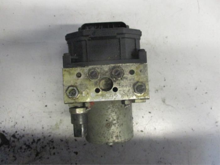 Gebruikte ABS Pomp Mercedes Sprinter 3t (903) 311 CDI 16V Prijs op aanvraag aangeboden door Autobedrijf Brooks