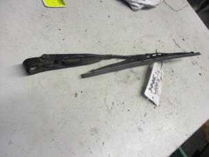 Gebruikte Ruitenwisserarm achter Mercedes A (W168) 1.4 A-140 Prijs € 15,00 Margeregeling aangeboden door Autobedrijf Brooks