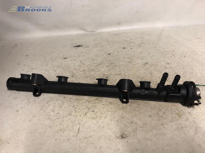 Gebruikte Common rail (Injectie) Volkswagen Polo III (6N1) 1.4i 60 Prijs € 10,00 Margeregeling aangeboden door Autobedrijf Brooks