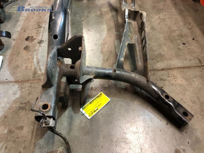 Subframe van een Volkswagen Golf V (1K1) 1.9 TDI 2006