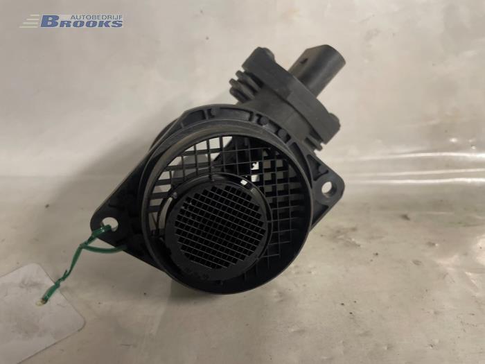 Luchtmassameter van een Volkswagen Golf V (1K1) 1.9 TDI 2006