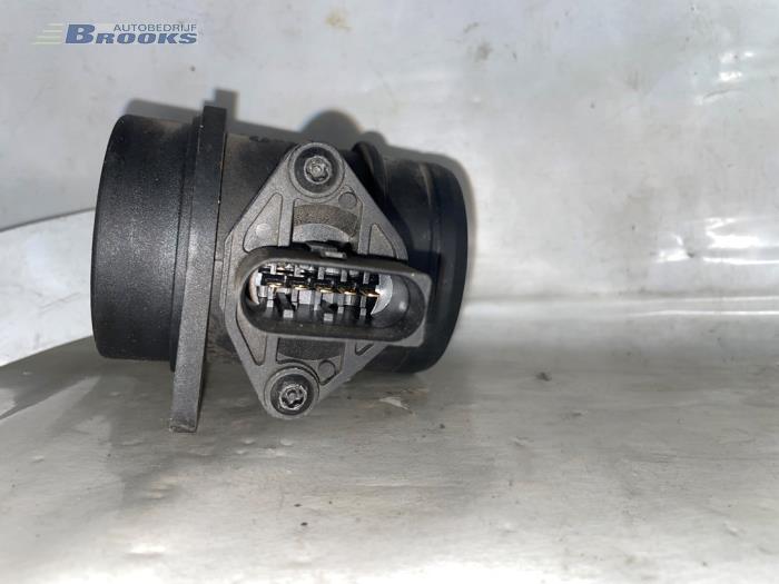 Luchtmassameter van een Volkswagen Golf V (1K1) 1.9 TDI 2006