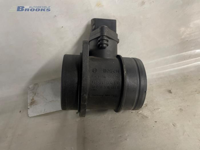 Luchtmassameter van een Volkswagen Golf V (1K1) 1.9 TDI 2006
