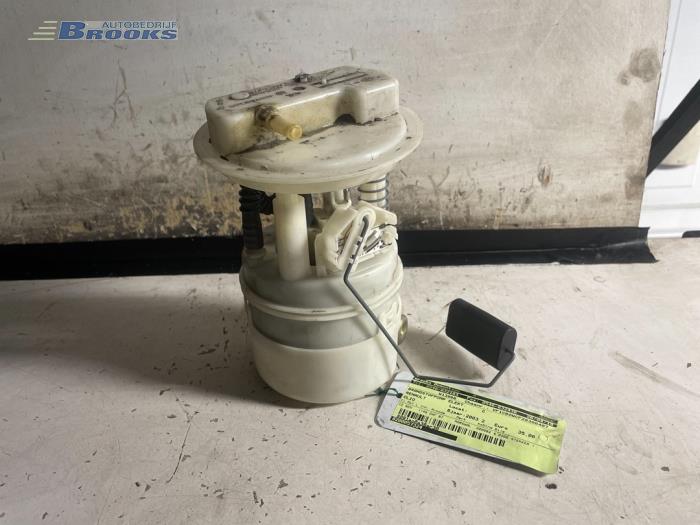 Gebruikte Tank element Pomp Renault Clio II (BB/CB) 1.2 16V Prijs € 30,00 Margeregeling aangeboden door Autobedrijf Brooks