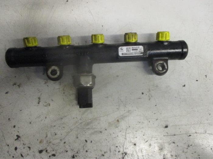 Gebruikte Common rail (Injectie) Volvo V70 (BW) 2.0 D 16V Prijs € 50,00 Margeregeling aangeboden door Autobedrijf Brooks