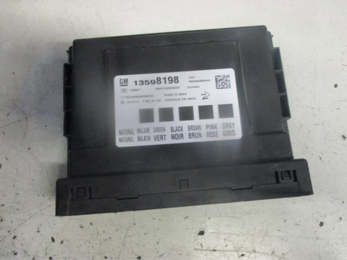 Gebruikte Bodycontrol Module Opel Karl 1.0 12V Prijs € 50,00 Margeregeling aangeboden door Autobedrijf Brooks