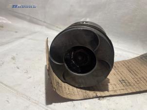 Gebruikte Zuiger Mercedes Sprinter 3t (903) 313 CDI 16V Prijs € 65,00 Margeregeling aangeboden door Autobedrijf Brooks