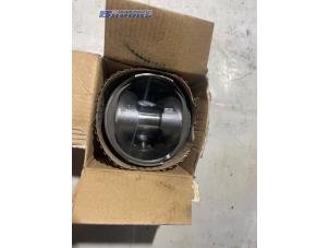 Gebruikte Zuiger Mercedes Sprinter 3t (903) 313 CDI 16V Prijs € 65,00 Margeregeling aangeboden door Autobedrijf Brooks