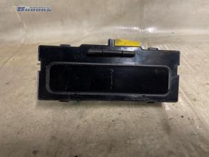 Gebruikte Display Interieur Renault Megane II (BM/CM) 1.6 16V Prijs € 20,00 Margeregeling aangeboden door Autobedrijf Brooks