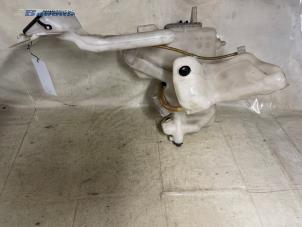 Gebruikte Ruitensproeiertank voor Mercedes E (W211) 3.2 E-320 CDI 24V Prijs € 20,00 Margeregeling aangeboden door Autobedrijf Brooks